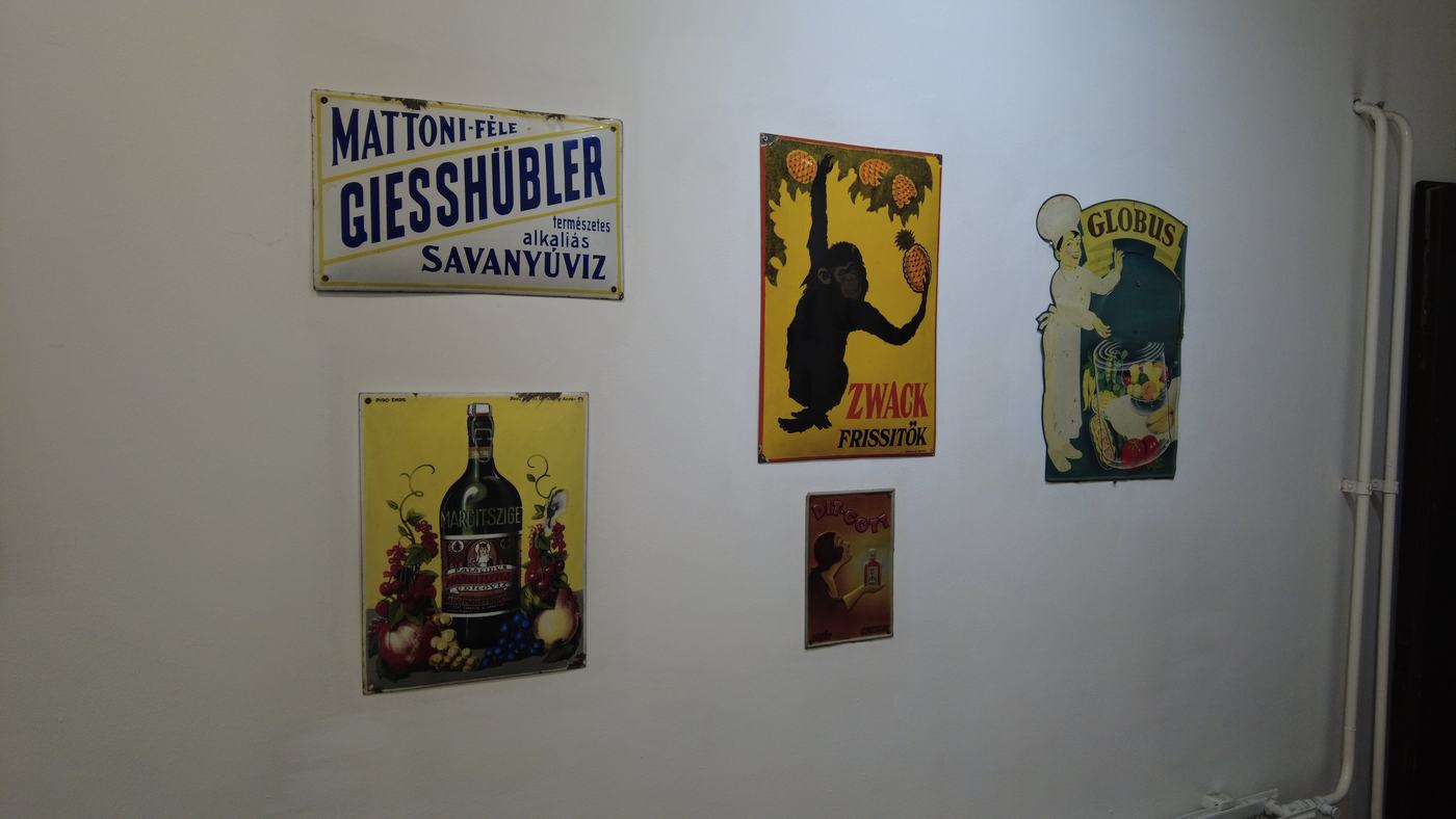 Mattoni Giesshübler és Zwack táblák