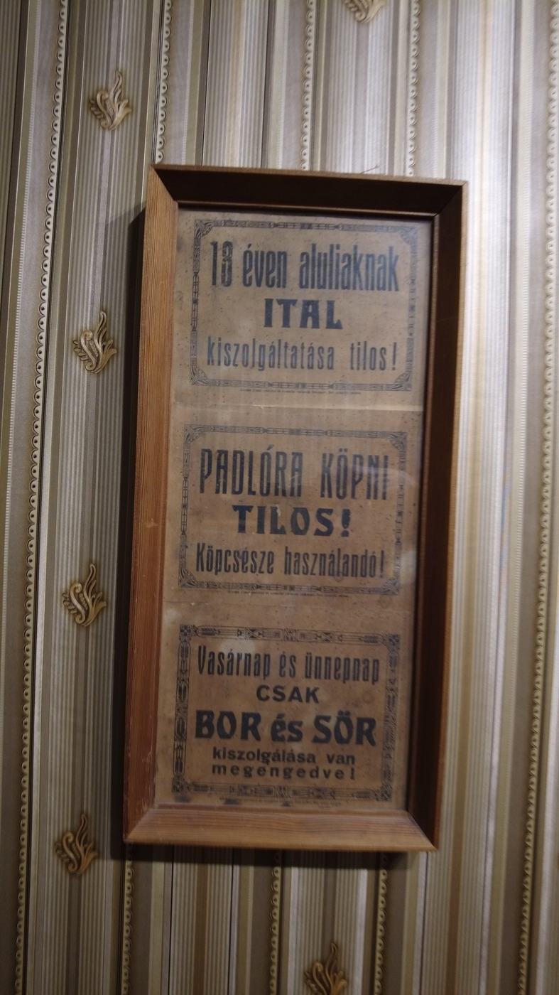 „18 éven aluliaknak ital kiszolgáltatása tilos!”